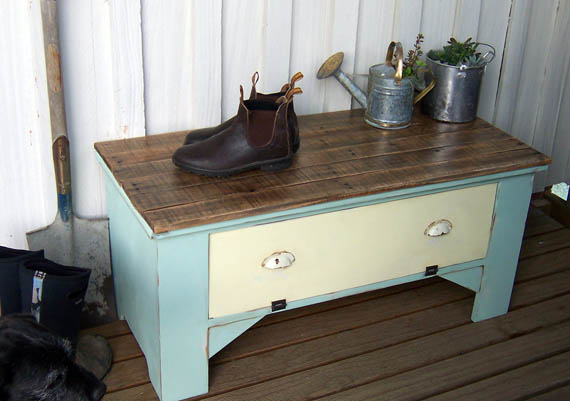 This image has an empty alt attribute; its file name is cb1.jpg