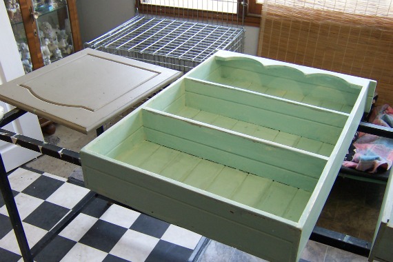 This image has an empty alt attribute; its file name is shelf.jpg